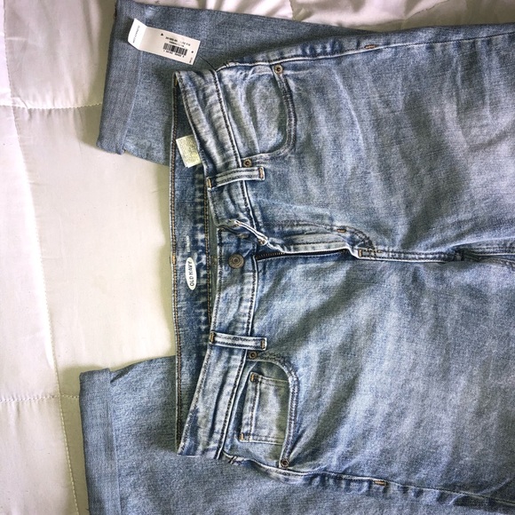 NWT Old Navy Light Wash Boyfriend Jean, Size 4 - Picture 2 of 3